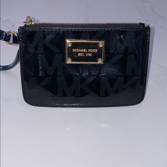 Michael Kors Handbags - Michael Kors Wristlet